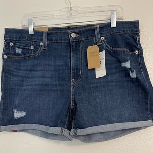 NWT Levi’s Jean Shorts Size 32.